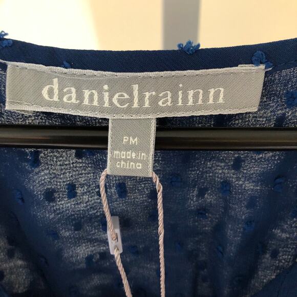 Daniel Rainn NWT Women's Blue Floral Cap Sleeve Blouse Size Petite M - Picture 2 of 5